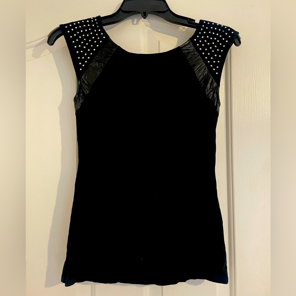 Women’s Express black short sleeve embellished shoulder top size x-small